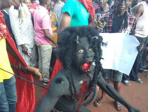 Мозамбикские колдуны поймали демона