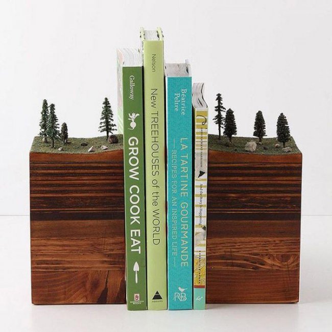 Креатив на книжной полке