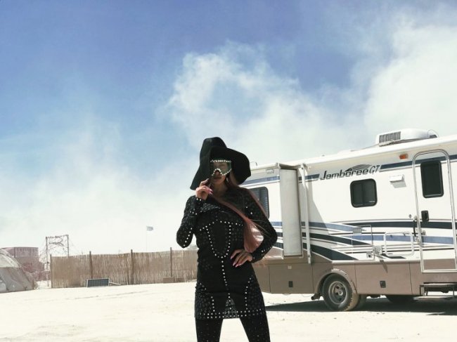 Алена Водонаева на фестивале Burning Man